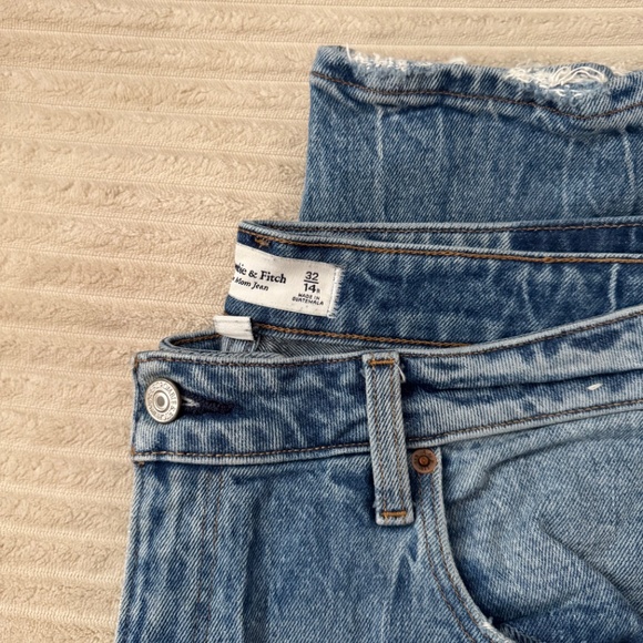 Abercrombie Curve Love High Rise Mom Jean - Picture 3 of 3